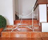 металлическая подставка для растений узорная